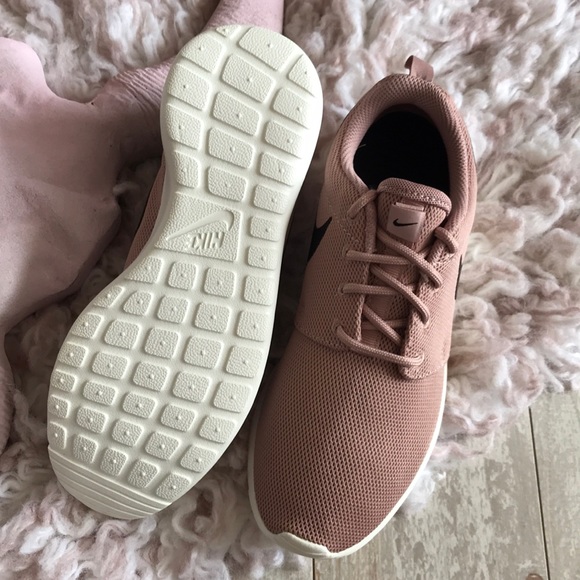 NWT Nike Roshe One Rare - Picture 7 of 7